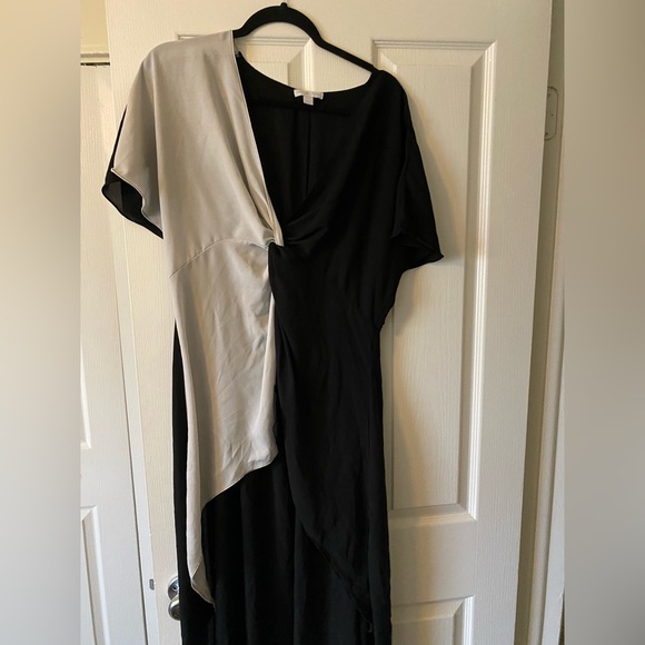 NEW YORK & CO. - BLACK & WHITE OVERLAY TOP - Picture 1 of 7